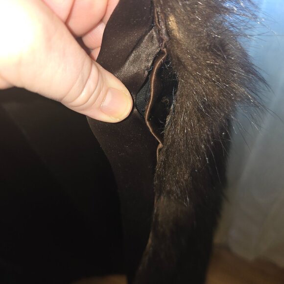 R.M. TAYLOR CO. FUR COAT - Picture 11 of 15